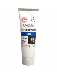Pasta de dientes con flúor...