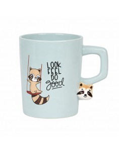 Taza Ollie de cerámica 300 ml Cha Cult con ilustración de mapache y detalle decorativo en relieve bajo el asa.