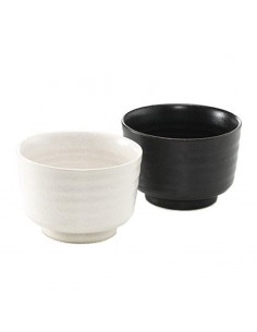 Cuenco Yoru de cerámica para matcha en modelos blanco y negro de ChaCult